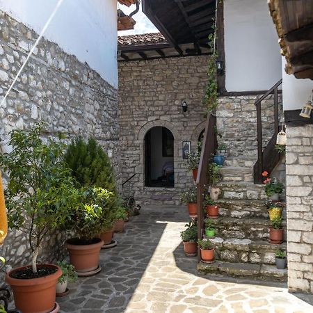 Bujtina Kodiket Guesthouse Берат Экстерьер фото