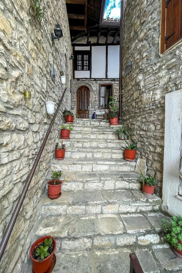 Bujtina Kodiket Guesthouse Берат Экстерьер фото
