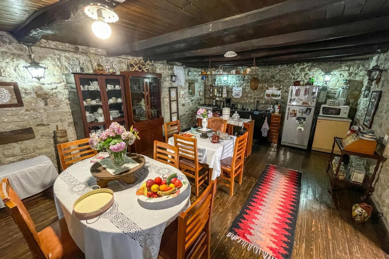 Bujtina Kodiket Guesthouse Берат Экстерьер фото