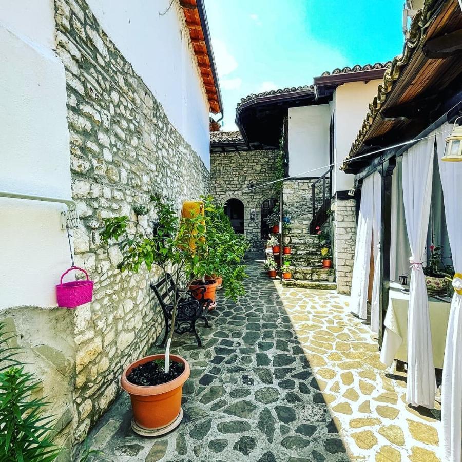 Bujtina Kodiket Guesthouse Берат Экстерьер фото