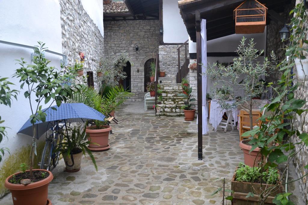 Bujtina Kodiket Guesthouse Берат Экстерьер фото