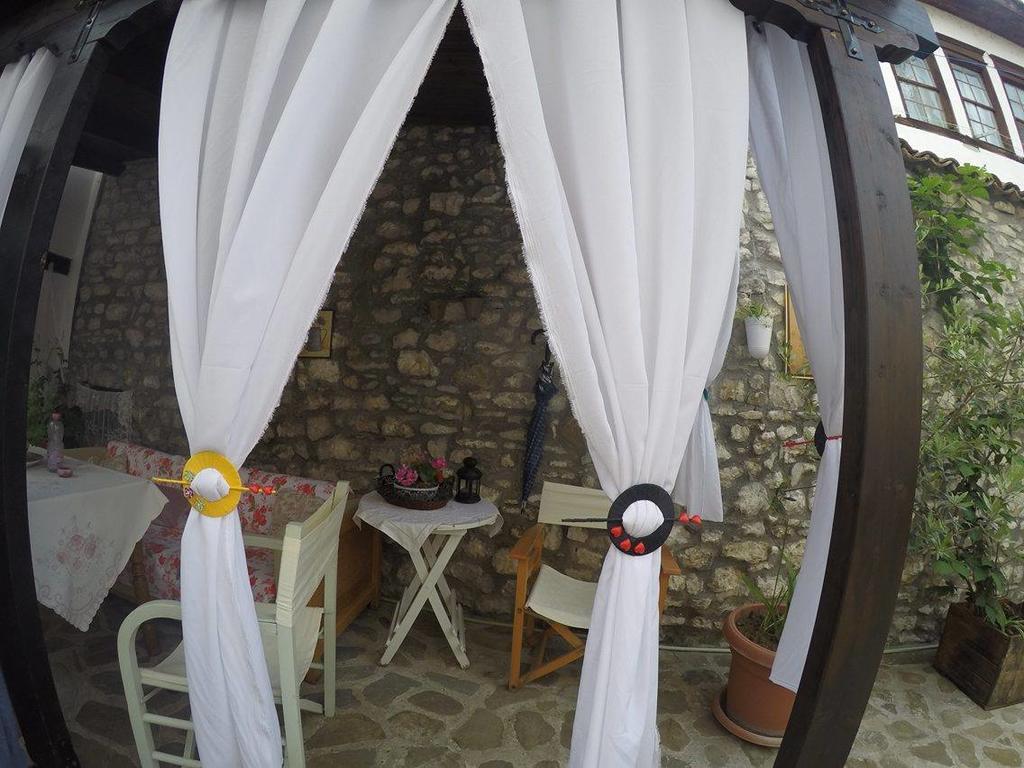 Bujtina Kodiket Guesthouse Берат Экстерьер фото